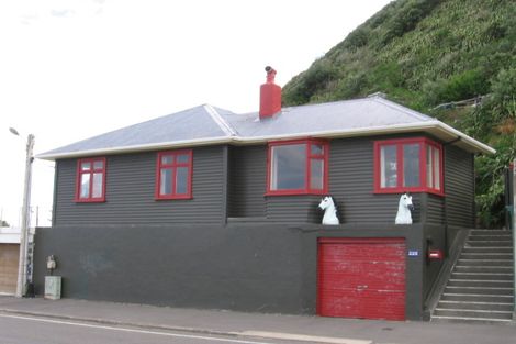 Photo of property in 332 The Esplanade, Island Bay, Wellington, 6023