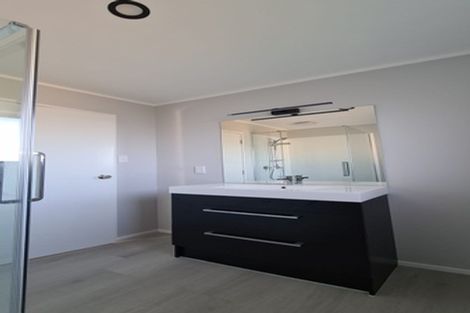 Photo of property in 2/25 Sartors Avenue, Northcross, Auckland, 0630