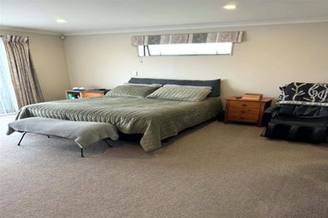 Photo of property in 42 Peter Hall Drive, Kelvin Grove, Palmerston North, 4414
