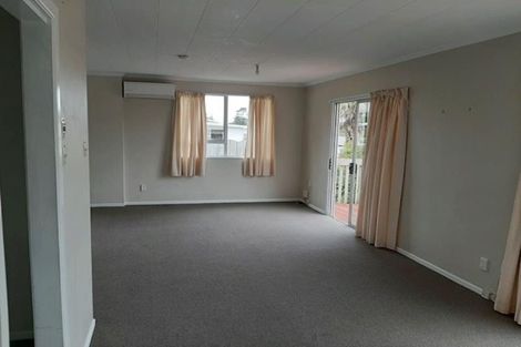 Photo of property in 5 Fairview Place, Westown, New Plymouth, 4310