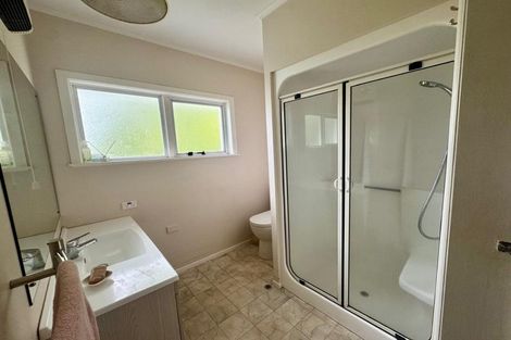 Photo of property in 100 Parrs Cross Road, Henderson, Auckland, 0612