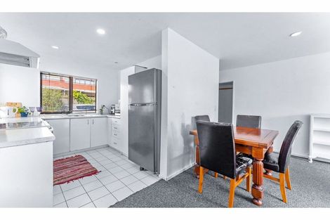 Photo of property in Lynn Park Terrace, 28/12 Ambrico Place, New Lynn, Auckland, 0600