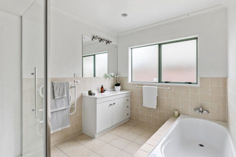 Photo of property in 179 Lakeside Drive, Orewa, 0931