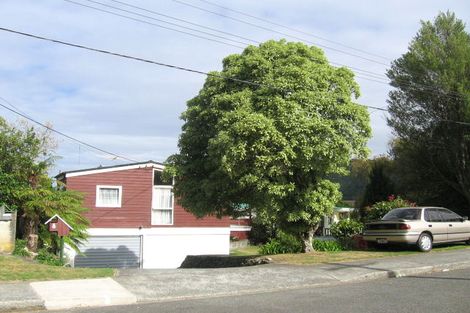 Photo of property in 8 Vista Crescent, Maoribank, Upper Hutt, 5018
