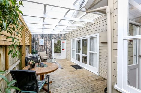 Photo of property in 204a Tukapa Street, Westown, New Plymouth, 4310