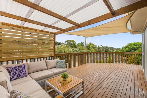 Photo of property in 1/12 Wanita Place, Totara Vale, Auckland, 0629