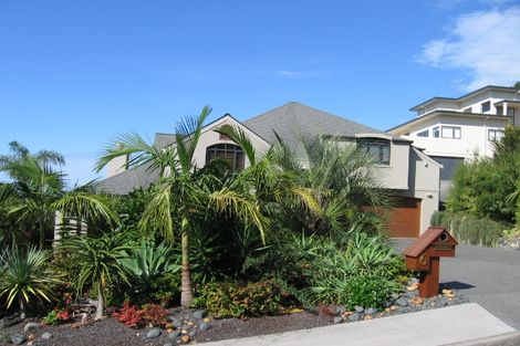 Photo of property in 8 Adelie Place, Murrays Bay, Auckland, 0630