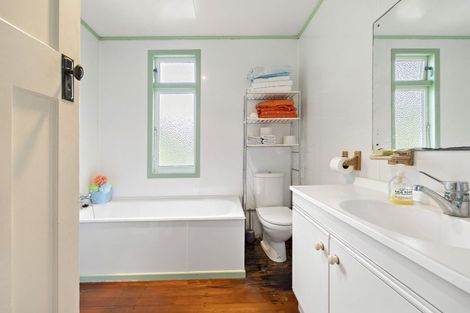 Photo of property in 10 Racecourse Road, Waiuku, 2123