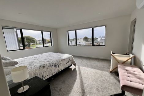 Photo of property in 2 Fiesta Drive, Half Moon Bay, Auckland, 2012