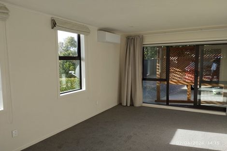 Photo of property in 19 Carluke Street, Paparangi, Wellington, 6037
