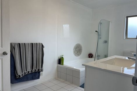 Photo of property in 11 Duxfield Drive, Ranui, Auckland, 0612