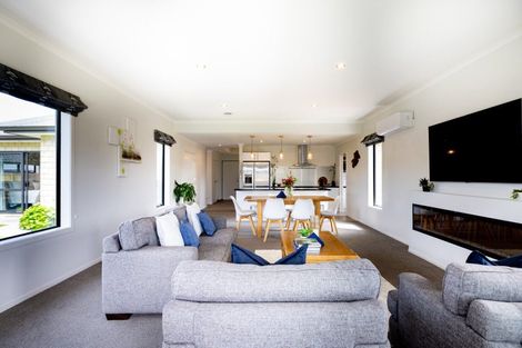 Photo of property in 35 Plescher Crescent, Leamington, Cambridge, 3432