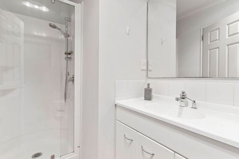 Photo of property in 25 Black Teal Close, Unsworth Heights, Auckland, 0632