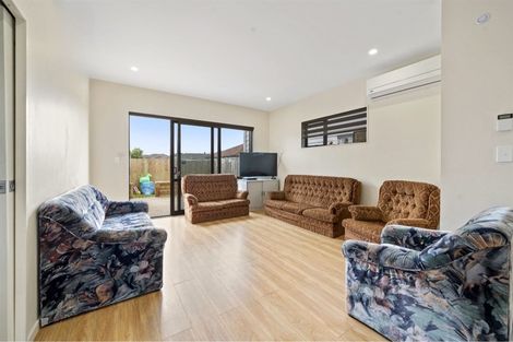Photo of property in 10 Tapuwae Way, Mangere Bridge, Auckland, 2022