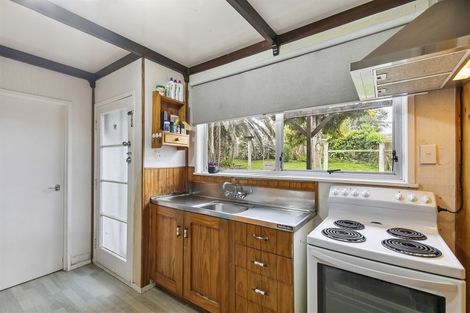 Photo of property in 38 Thornlow Street, Glendene, Auckland, 0602