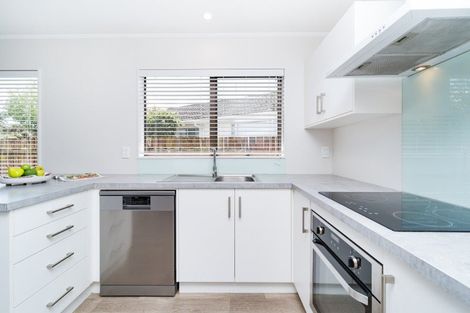 Photo of property in 60 Hillcrest Drive, Kelvin Grove, Palmerston North, 4414