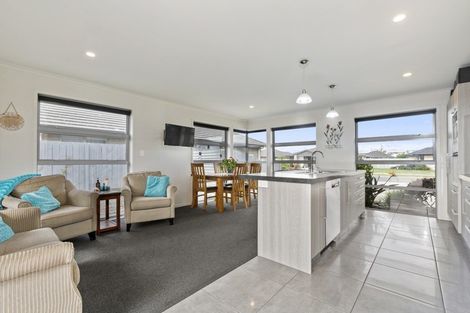 Photo of property in 20 Rainey Crescent, Papamoa Beach, Papamoa, 3118