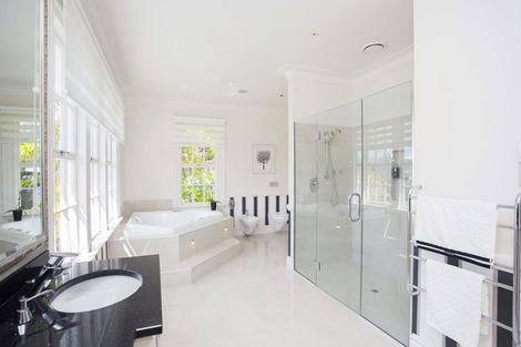 Photo of property in 122 Straven Road, Fendalton, Christchurch, 8014