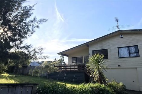 Photo of property in 8 Fitzherbert Avenue, West Harbour, Auckland, 0618