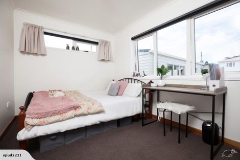 Photo of property in 17 York Crescent, Westown, New Plymouth, 4310