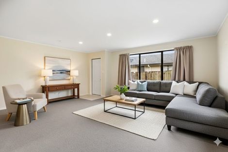 Photo of property in 14 Dovey Place, Massey, Auckland, 0614