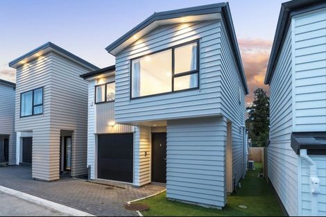 Photo of property in 4/535 Swanson Road, Ranui, Auckland, 0612