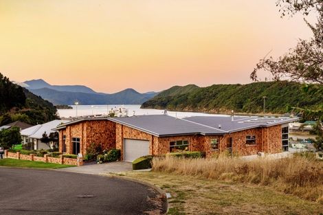 Photo of property in 26 Gravesend Place, Picton, 7220