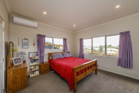 Photo of property in 116 Ruapehu Drive, Fitzherbert, Palmerston North, 4410