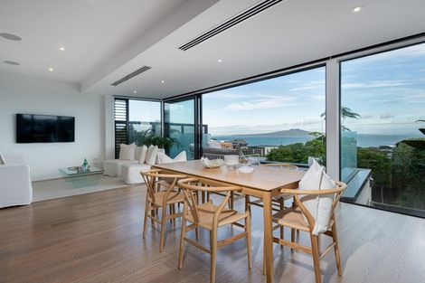 Photo of property in 25 Seaview Road, Castor Bay, Auckland, 0620