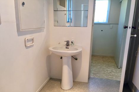 Photo of property in 21a Page Point, Mellons Bay, Auckland, 2014