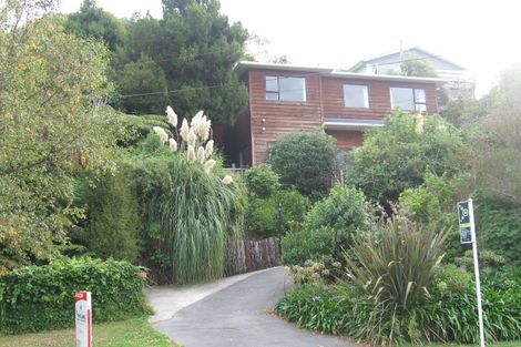 Photo of property in 32 Pinehaven Road, Pinehaven, Upper Hutt, 5019