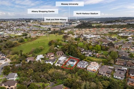 Photo of property in 12 Ilam Lane, Fairview Heights, Auckland, 0632