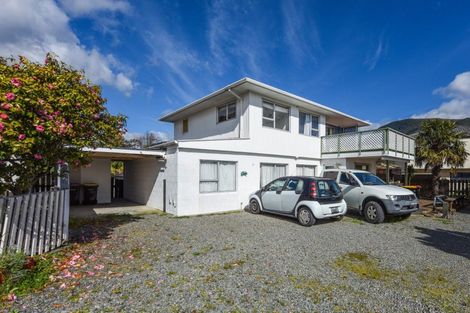 Photo of property in 3b Taranaki Street, Picton, 7220