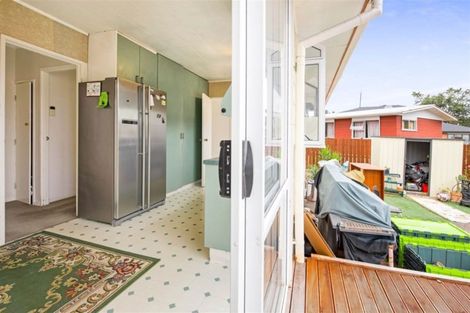 Photo of property in 71 Chilcott Road, Henderson, Auckland, 0612
