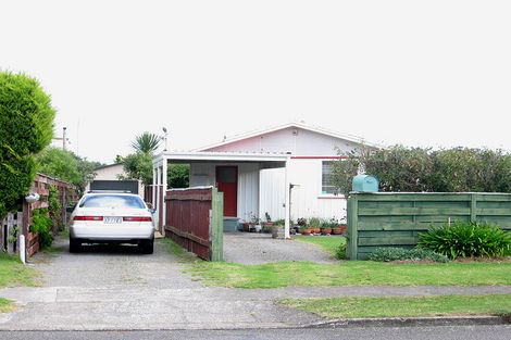 Photo of property in 6 Eruini Street, Waikanae Beach, Waikanae, 5036