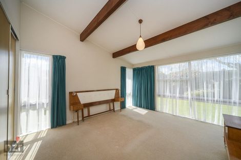 Photo of property in 24 Wikiriwhi Crescent, Awapuni, Palmerston North, 4412
