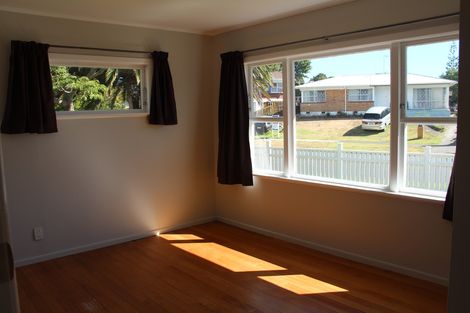 Photo of property in 11 Minton Place, Manurewa, Auckland, 2102