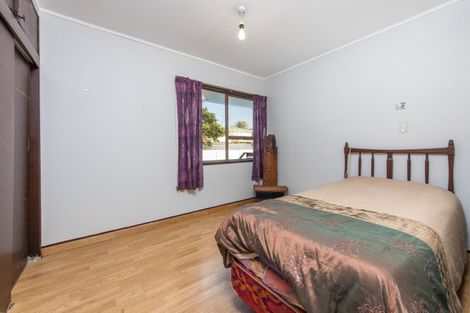 Photo of property in 8 Manhattan Heights, Glendene, Auckland, 0602