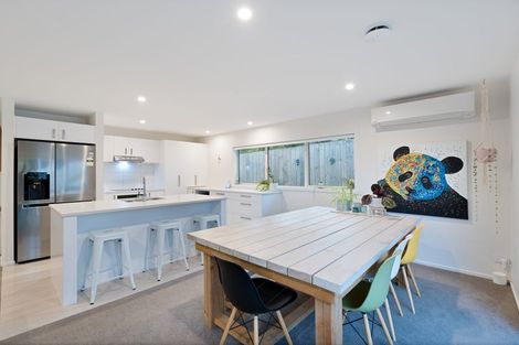 Photo of property in 17 Rauta Way, Helensville, 0800