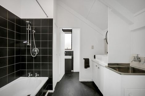 Photo of property in 2/7a Seaside Avenue, Waterview, Auckland, 1026