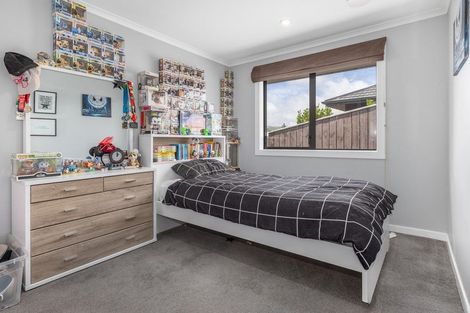 Photo of property in 10 Tararua Close, Aotea, Porirua, 5024