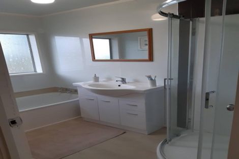 Photo of property in 2/21 Birman Close, Half Moon Bay, Auckland, 2012