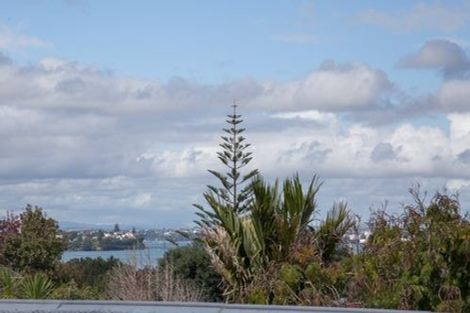 Photo of property in 194a Queen Street, Northcote Point, Auckland, 0627