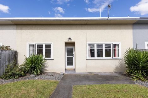 Photo of property in 2/122 Maddison Street, Akina, Hastings, 4122