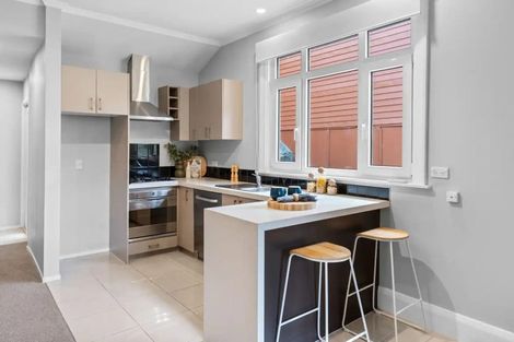 Photo of property in 11 Hawkhurst Road, Lyttelton, 8082