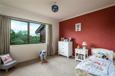 Photo of property in 20 Sequoia Grove, Merrilands, New Plymouth, 4312