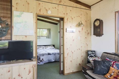 Photo of property in 1437 Whangaparaoa Road, Army Bay, Whangaparaoa, 0930