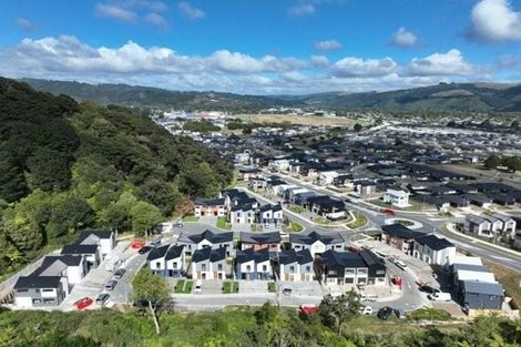 Photo of property in 14 Joseph Bolton Crescent, Wallaceville, Upper Hutt, 5018