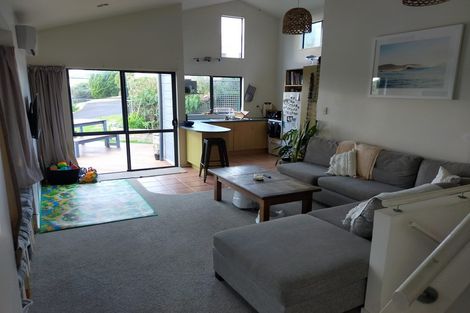 Photo of property in 35 Esther Place, Red Beach, 0932