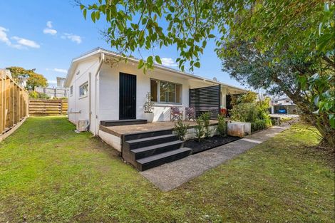 Photo of property in 3/28 Chartwell Avenue, Glenfield, Auckland, 0629
